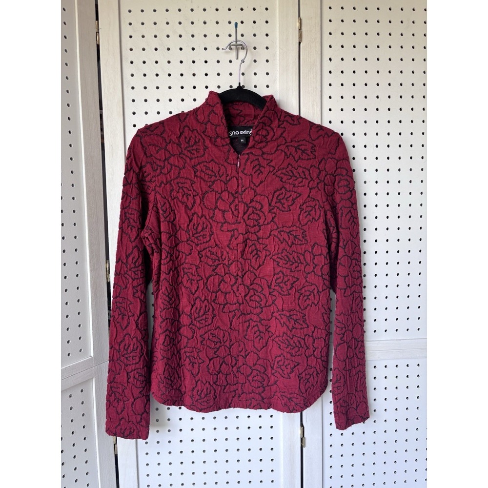 Sno Skins Size M Red Black Floral 1/4 Zip Top Stretchy Textured Mid Layer